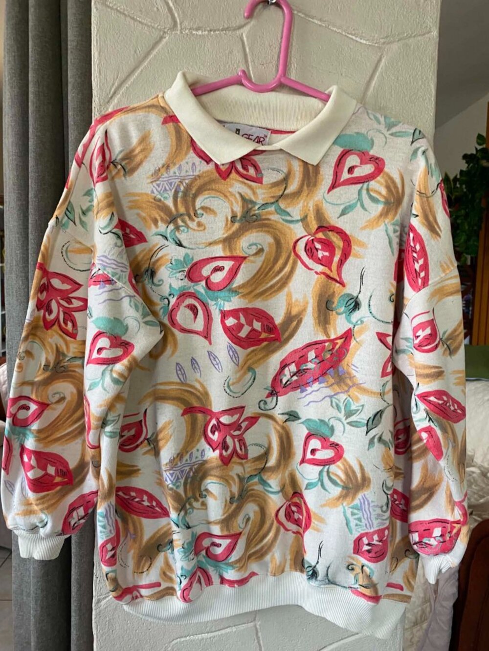 Vintage Abstract Print Collared Sweatshirt